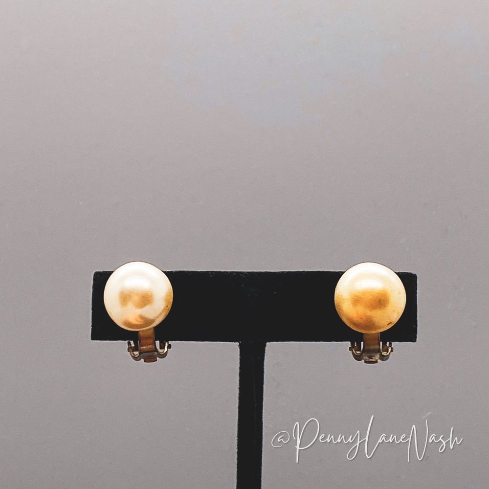 Vintage Single Off White Pearl Stud Earrings - Picture 1 of 8